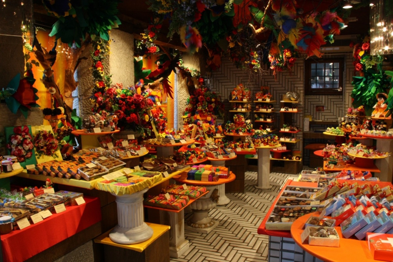 ecommerce-MONTAUROUX-min_candy_store_chocolate_shop_chocolate_switzerland-393515